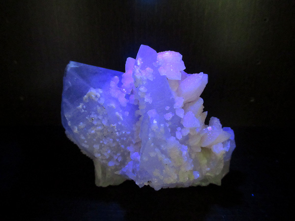 蛍光 マンガンカルサイト 共生 水晶 原石 中国湖南省産 販売 天然石