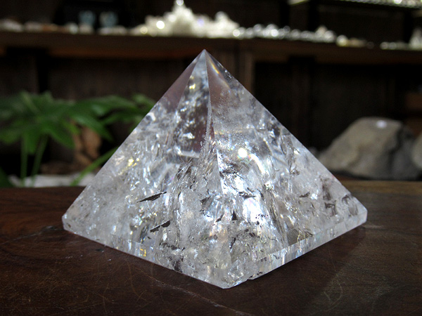 欠けの為20％OFF】レインボースタッデッドクォーツ/天然水晶ピラミッド