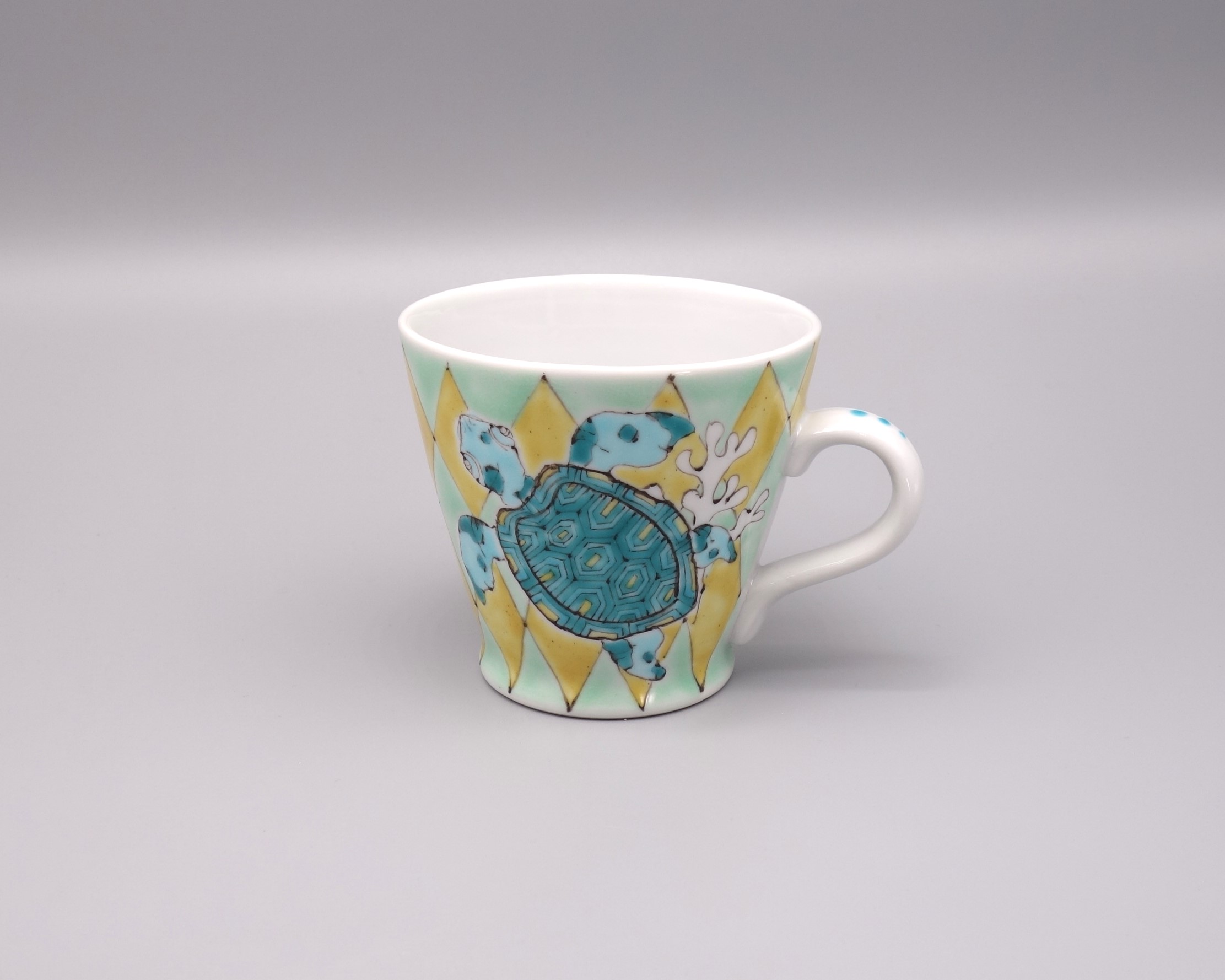 九谷焼マグカップ 洋彩海亀の絵 [ 山近泰 ]