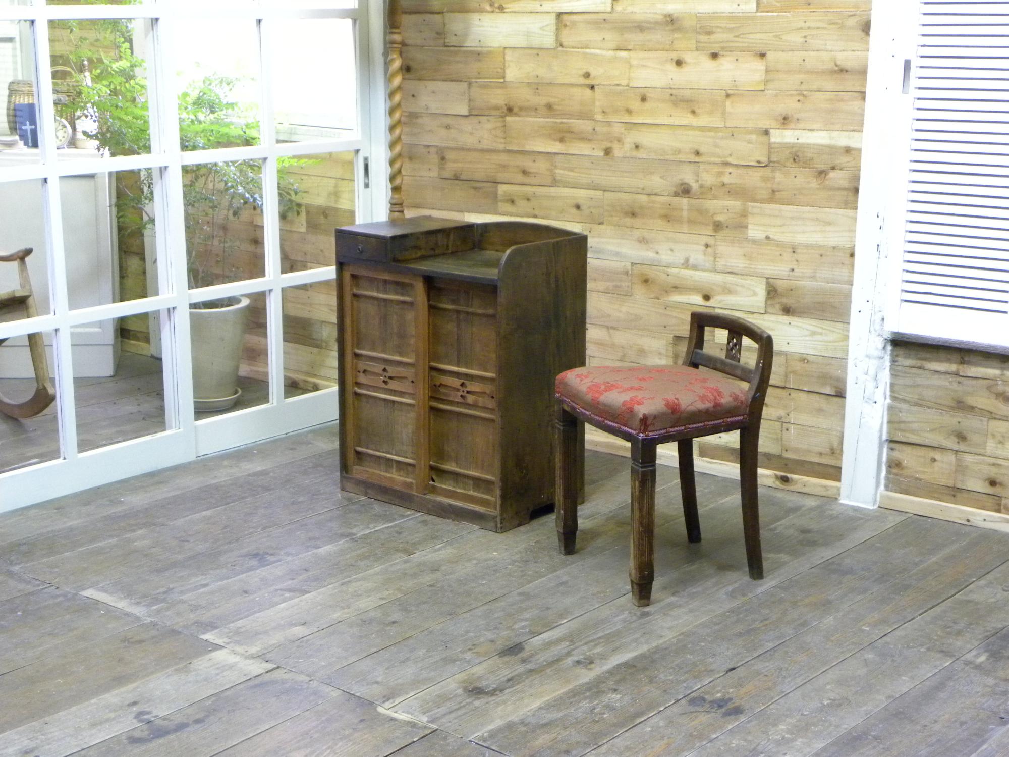 大正から昭和初期のレトロな下駄箱 収納棚