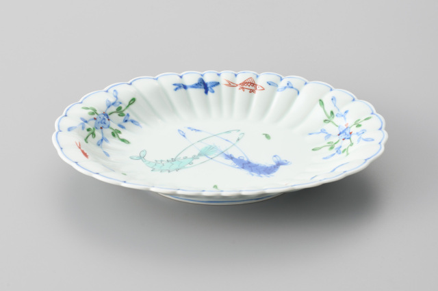 染錦双海老菊型小判皿（盛皿）・有田焼渓山窯の皿です。