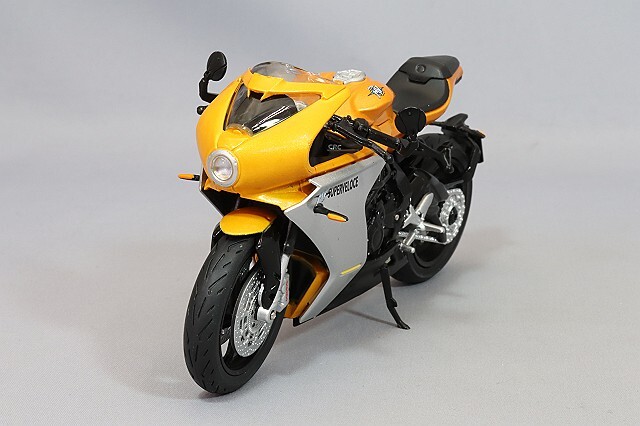 CMモデル 1/18 MVアグスタ スーパーベローチェ 800 2022 オレンジ
