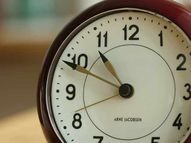 アルネ・ヤコブセン STATION（ステーション） テーブルクロック 限定