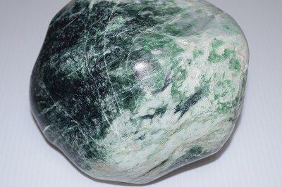 糸魚川産 翡翠原石 白、緑