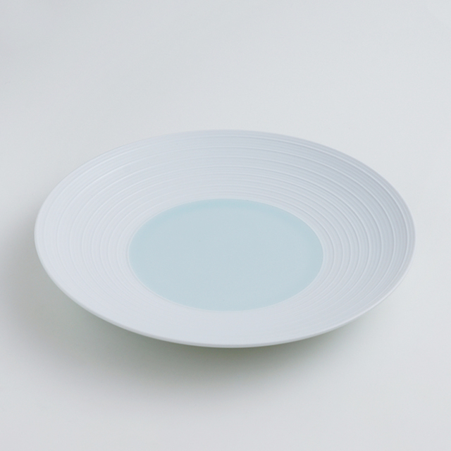 波佐見焼 洸琳窯 見込青白磁千段 8寸皿