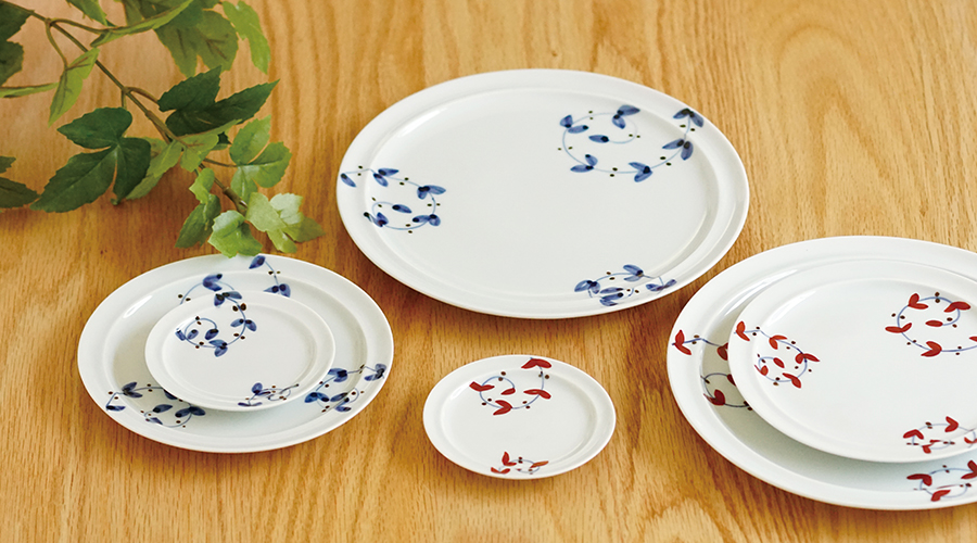 有田焼 皓洋窯 「サビ唐草リーフ7寸リムプレート（青・赤）」 大人の