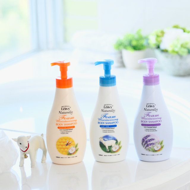 レイヴィーフォームボディシャンプーローヤルゼリー詰替え用900ml