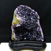 アメジストクラスターの年間取扱い量100,000個以上の銀座東道天然石