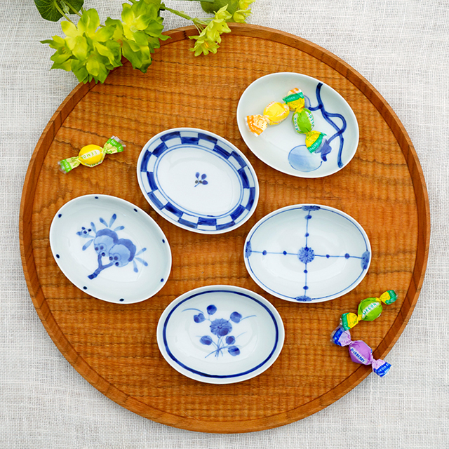 有田焼 皓洋窯 「染付プチ楕円小付（5柄）」 古典的な絵柄を愛らしく