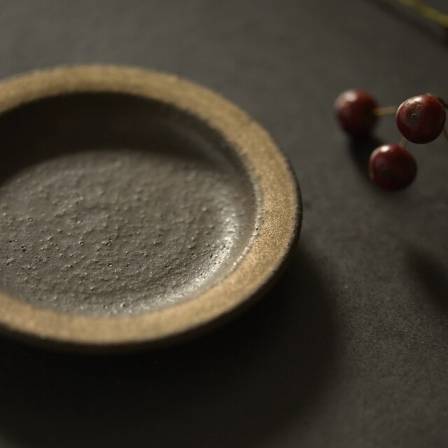 奥田章｜金彩受け皿 ｜作家の器と暮らす IVORY