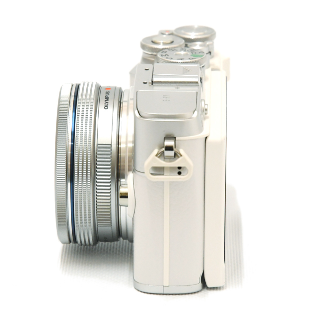 中古】オリンパス ミラーレスカメラ PEN E-P7 ホワイト ・ 14-42mm F4
