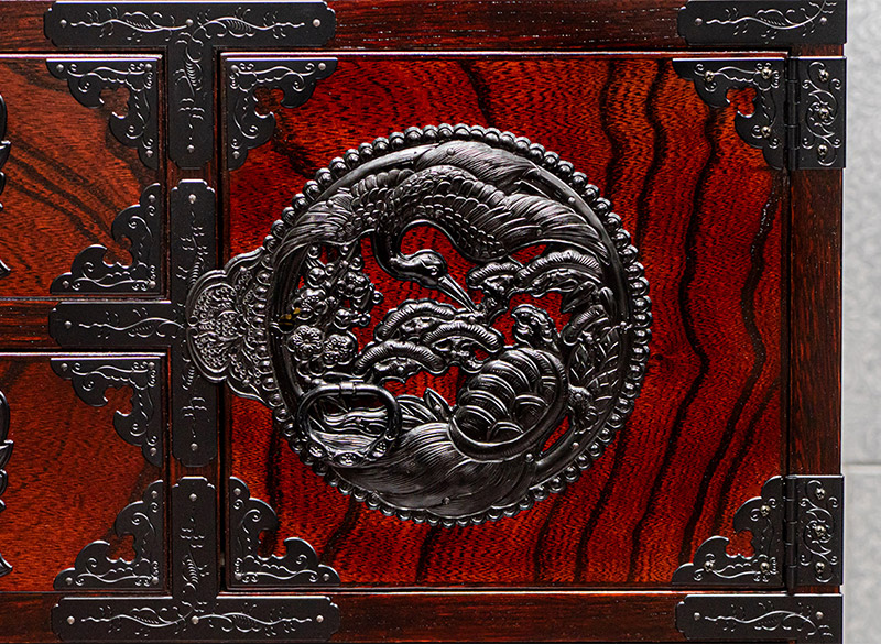 仙台箪笥 脚付帳場箪笥 KC-19BH 拭き漆塗り 小田俊直作 彫金手打