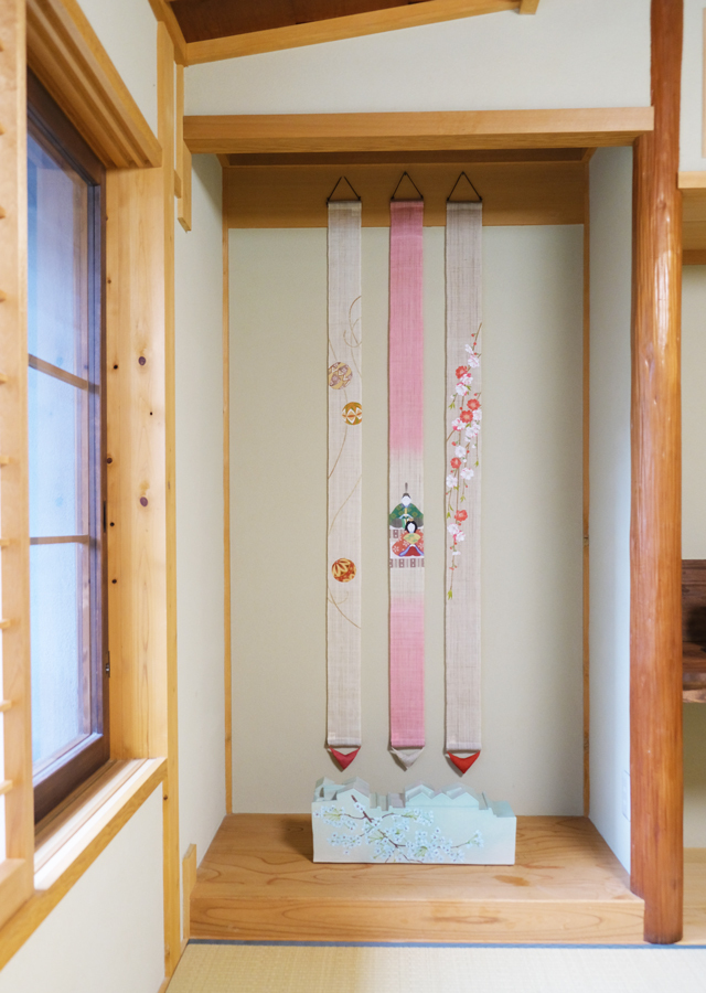 手染め麻細タペストリー「雛」 [京都洛柿庵オンラインショップ]