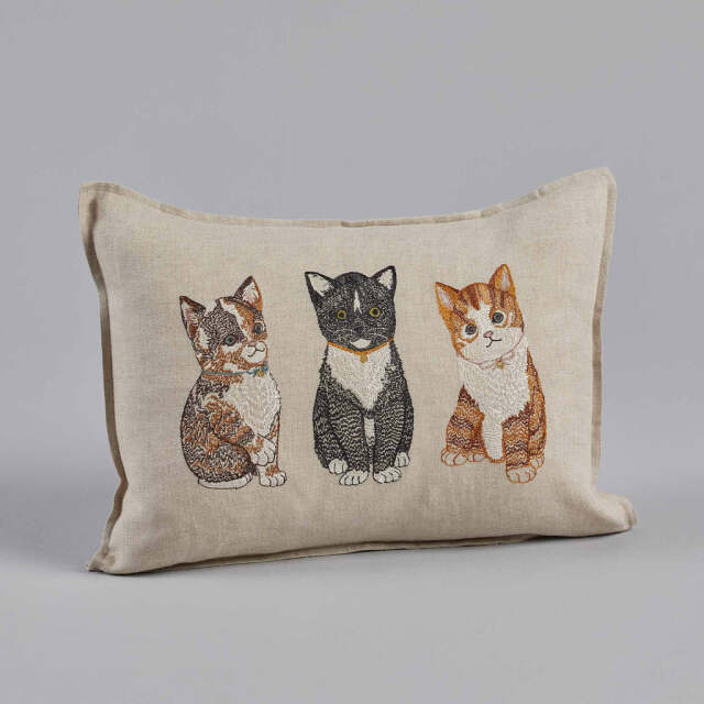 コーラル＆タスク(Coral&Tusk)3匹のネコのクッションカバー（中材