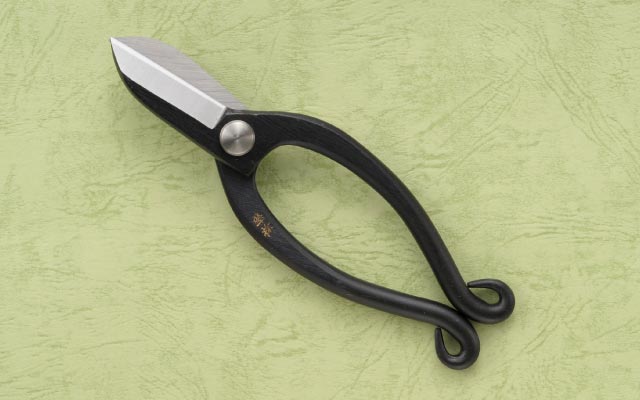 池坊鋏:華道などで使う断面の繊維を潰さず切れるわらびの付いた鋏