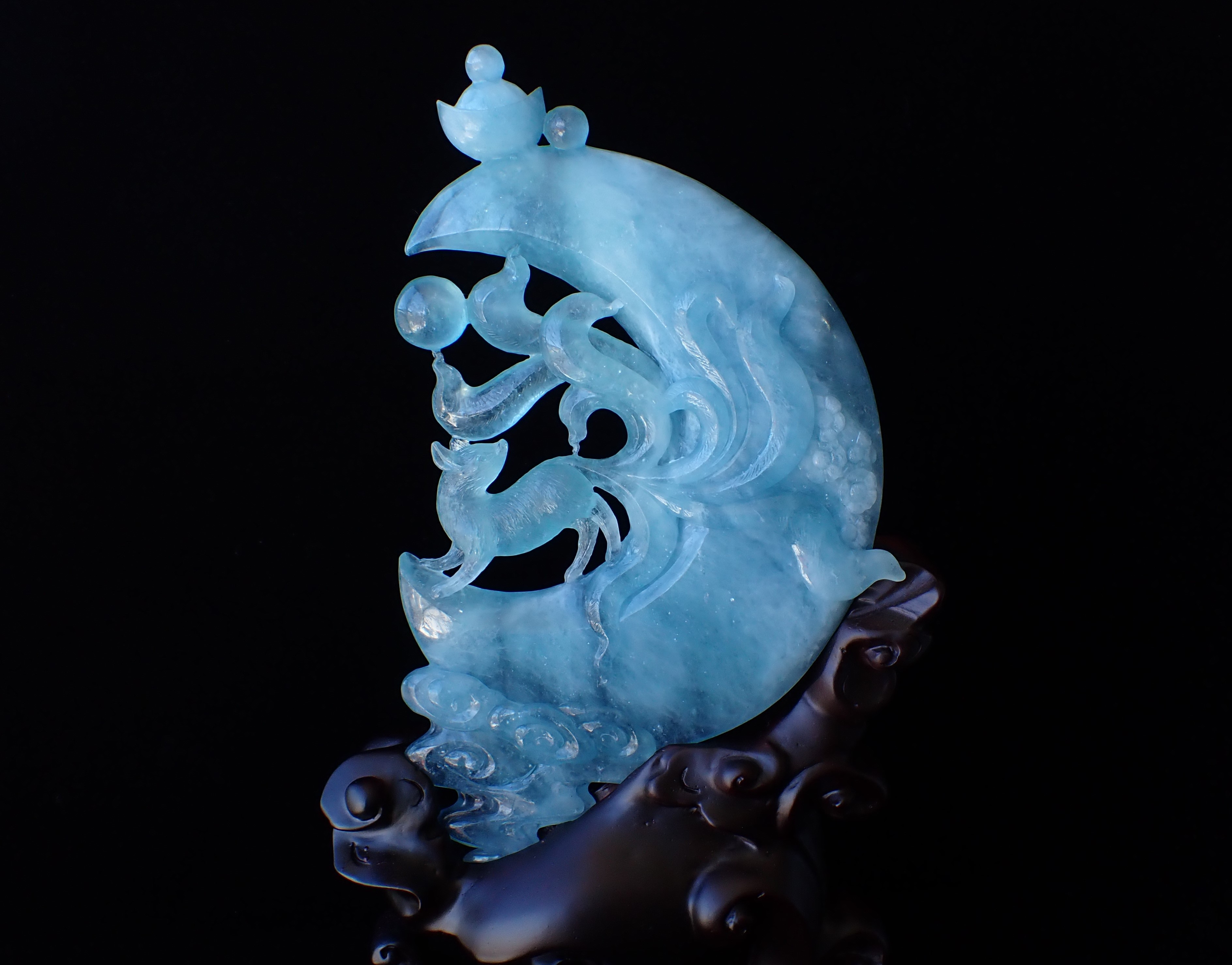 AA0295 ☆プレミアム☆ 九尾の狐／アクアマリン 884g ☆木製台座