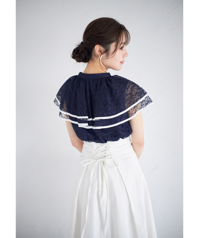 パール釦バイカラーフリルケープレースブラウス