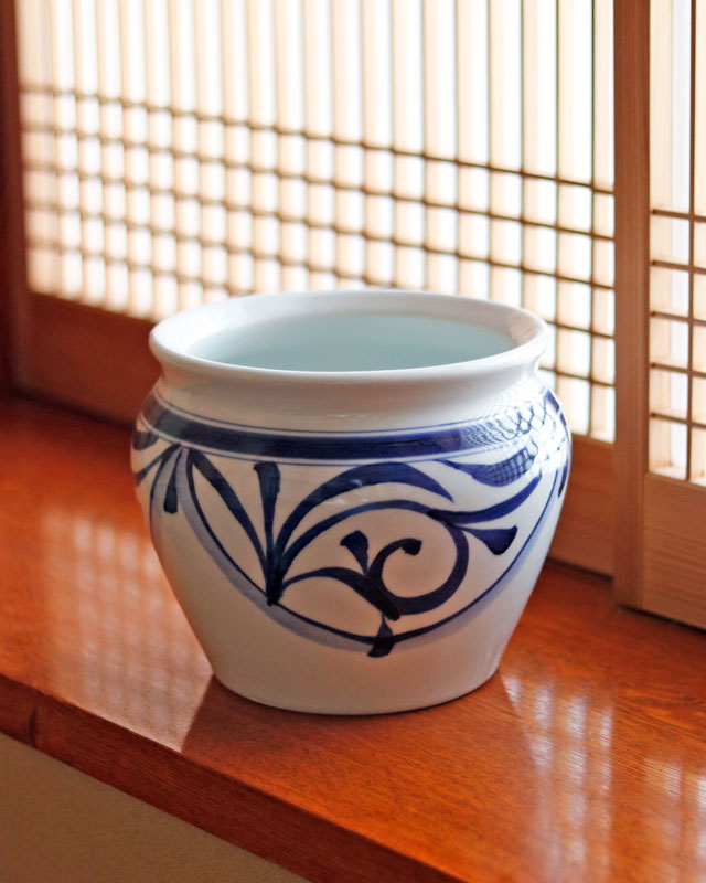 砥部焼の和食器 梅山窯の花器 【砥部工房 からくさ】