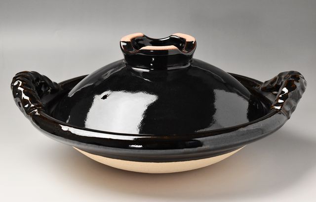 伊賀焼土楽 蓋付黒鍋 尺二 ｜ 暮らしのうつわ花田 和食器 通販