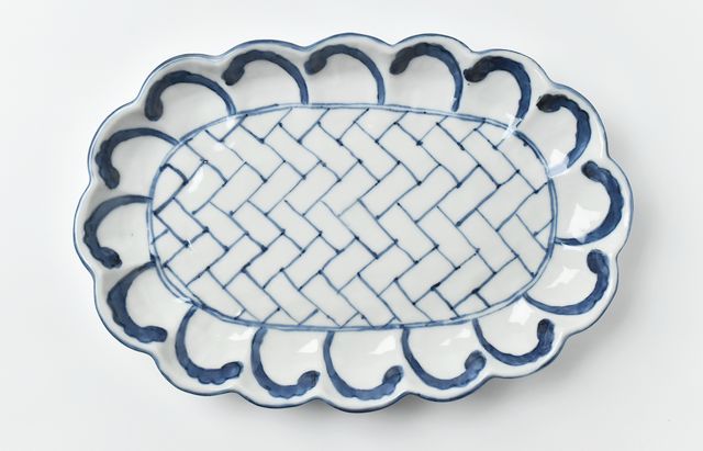 正木春蔵 染付 網代波文輪花楕円皿V ｜ 暮らしのうつわ花田 和食器 通販