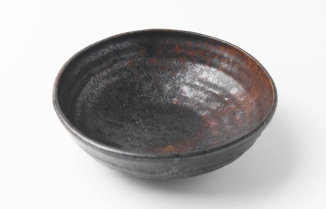 吉田学 鉄釉5寸平鉢 ｜ 暮らしのうつわ花田 和食器 通販