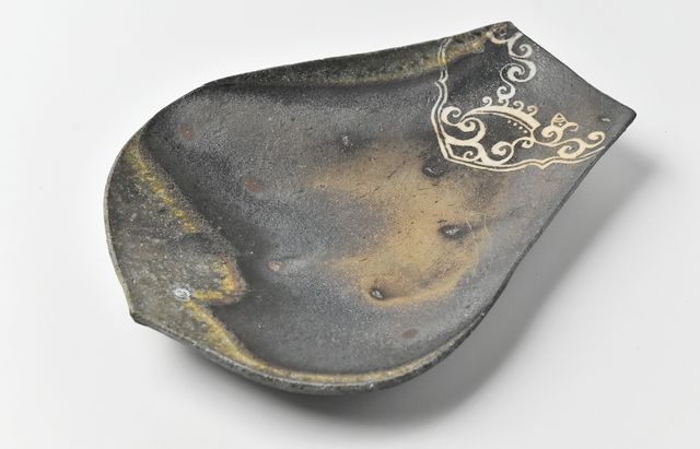 土本訓寛・久美子 34 焼締象嵌蓮弁皿（大） ｜ 暮らしのうつわ花田 和