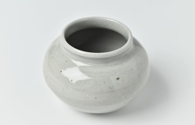 日高伸治 3 青白磁蓋付薬壺 中 ｜ 暮らしのうつわ花田 和食器 通販