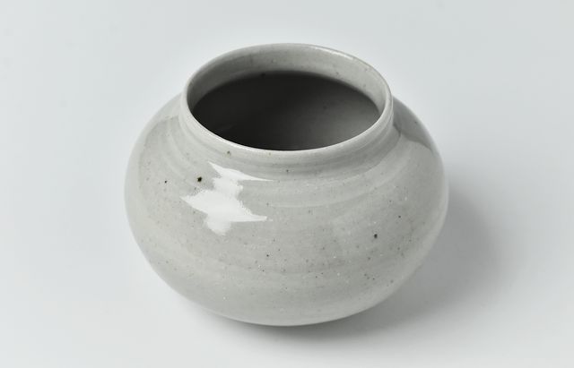 日高伸治 4 青白磁蓋付薬壺 大 ｜ 暮らしのうつわ花田 和食器 通販