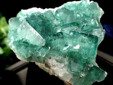 ◇少量限定入荷!!◇美しい発色のキューブ結晶◇濃厚グリーンが鮮やか