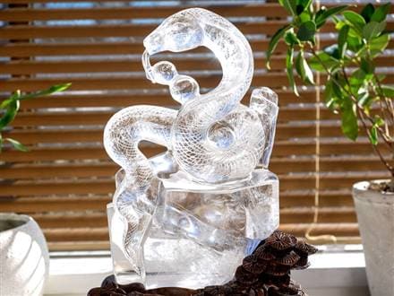 厳選！澄み切り水晶】◇迫力満点！大蛇彫刻◇縁起物！幸運のシンボル