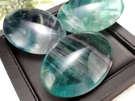 ☆色鮮やかで爽やかなフローライト☆ファントム入りや虹入りも