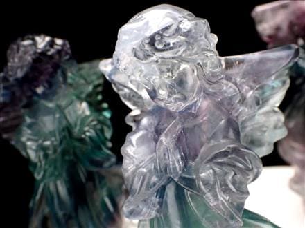 ◇細部まで彫り込まれたフローライト天使◇幸福を運ぶ天使モチーフ