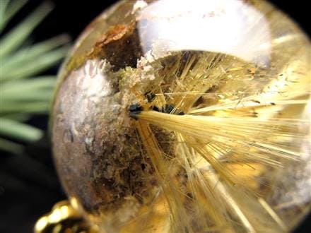 極みの逸品】☆絶大な存在感！太陽放射ルチル☆透明度抜群！板状