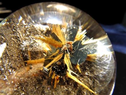 極みの逸品】☆絶大な存在感！太陽放射ルチル☆透明度抜群！板状