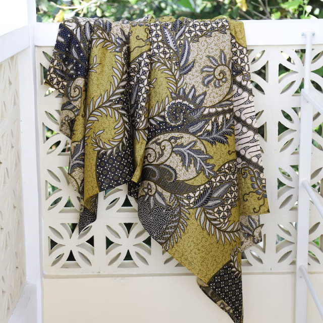 バティック（ジャワ更紗・プリント・綿100%） (NRA941-16) Rosily