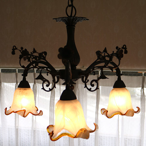 シャンデリア 3灯タイプ ホワイトフラワー｜おしゃれインテリア通販 Y