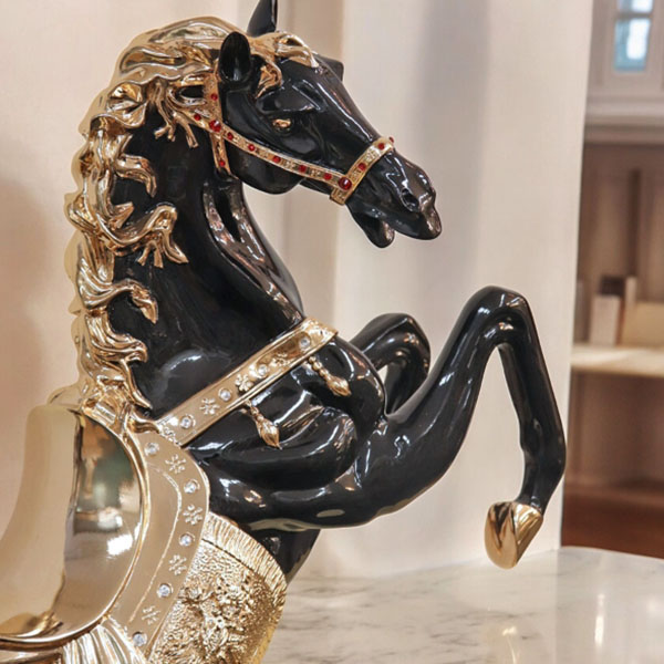 風水・開運インテリア・跳ね馬の置物（立ち馬） Mサイズ （ブラック