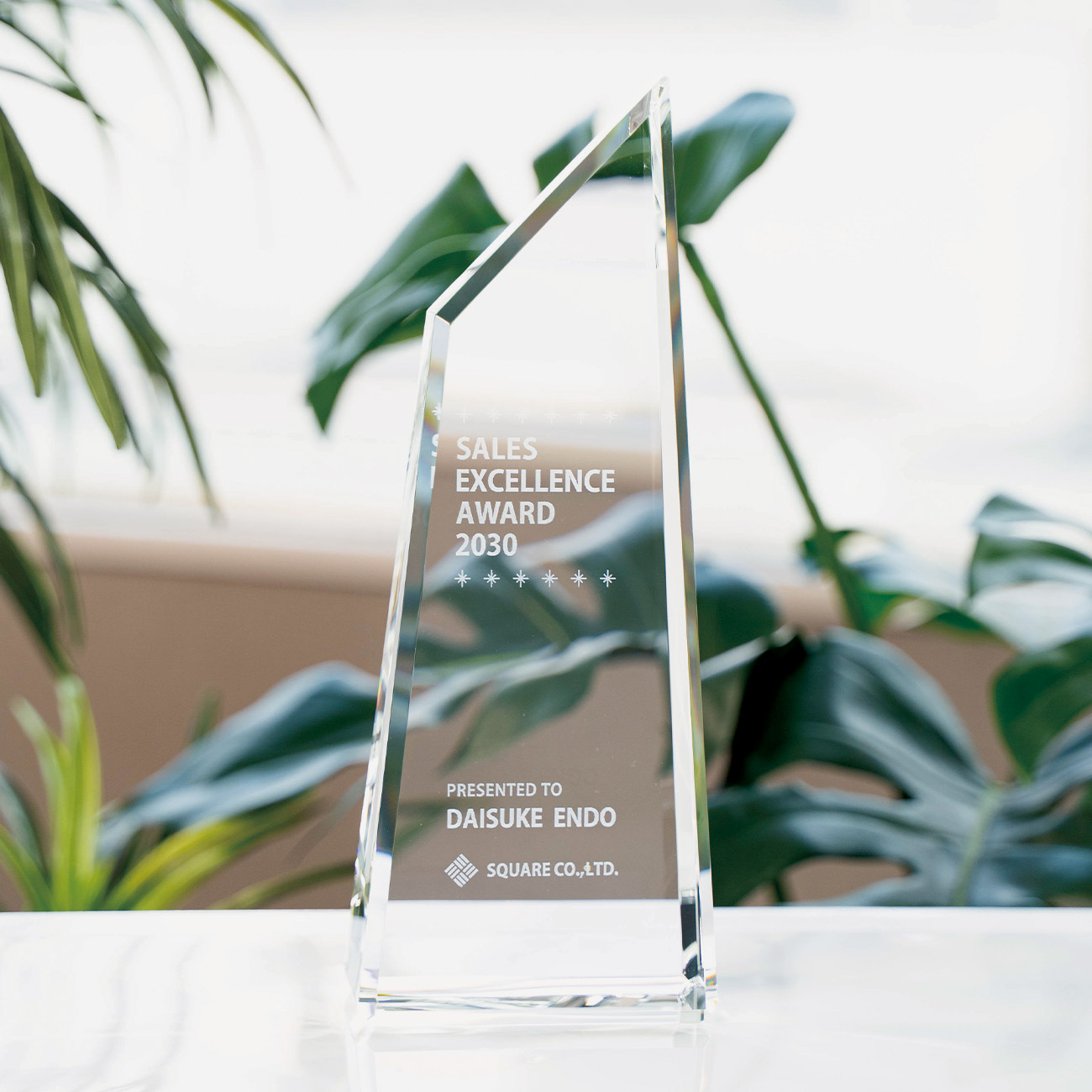 クリスタルトロフィー 内部レーザー彫刻《XC-L-0108_Aサイズ》(高さ