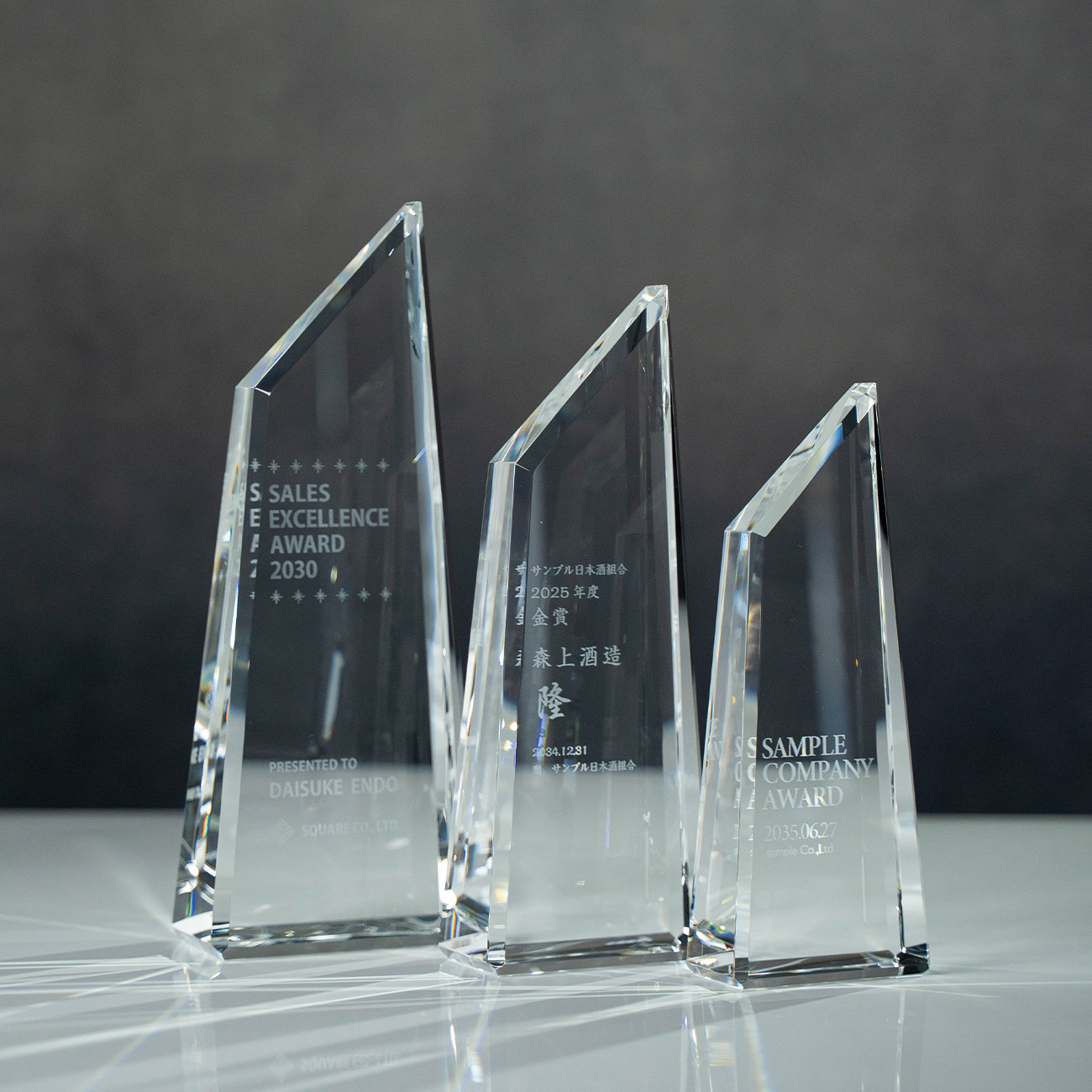 クリスタルトロフィー 内部レーザー彫刻《XC-L-0108_Aサイズ》(高さ