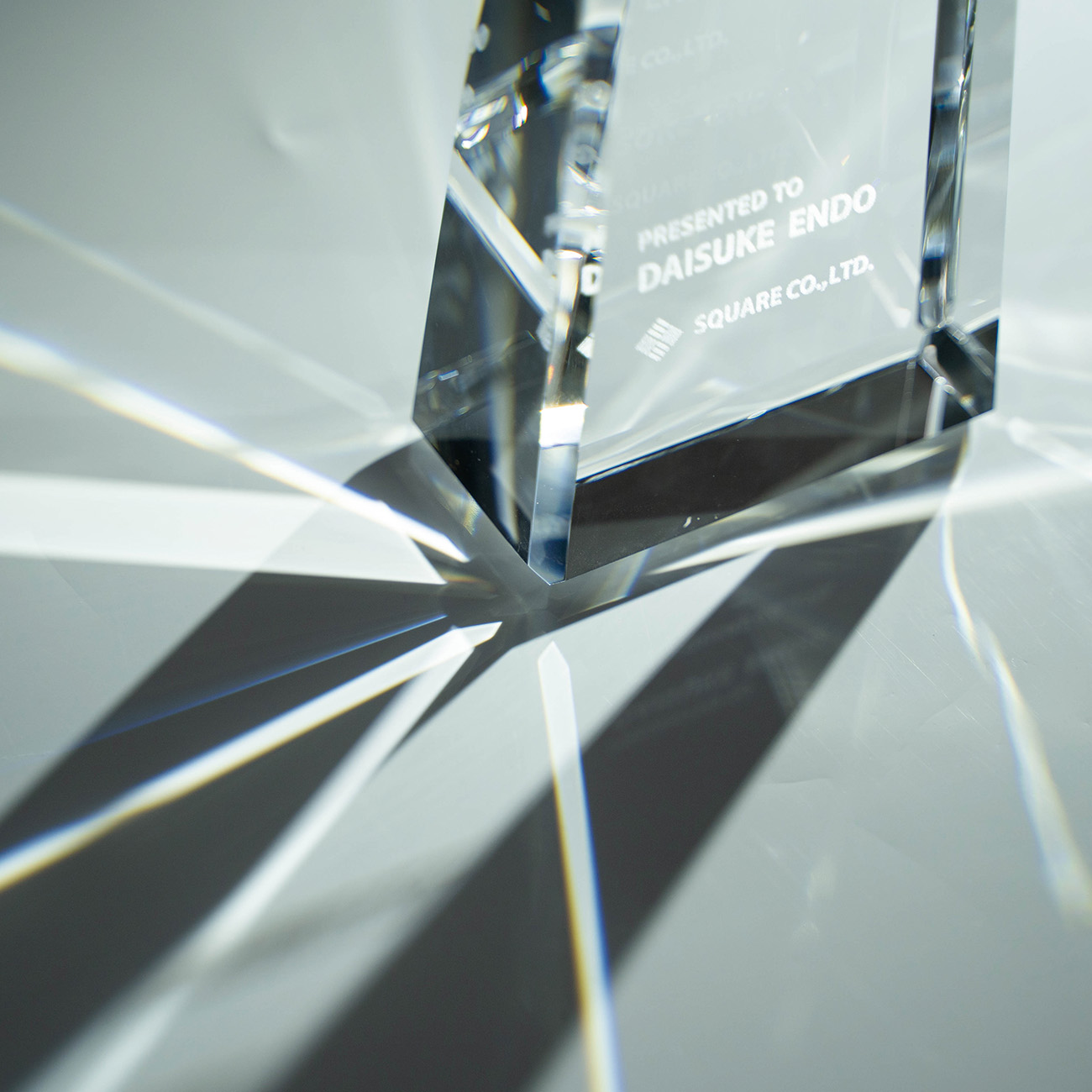 クリスタルトロフィー 内部レーザー彫刻《XC-L-0108_Dサイズ》(高さ