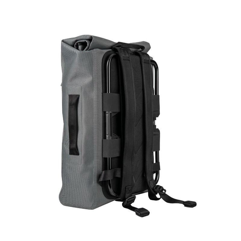 Brompton x Bear Grylls Waterproof Backpack（フロント