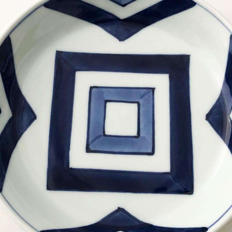 有田焼 青花 江戸紋 渕上り5寸皿〈新品〉 | 器屋 HAKOBE