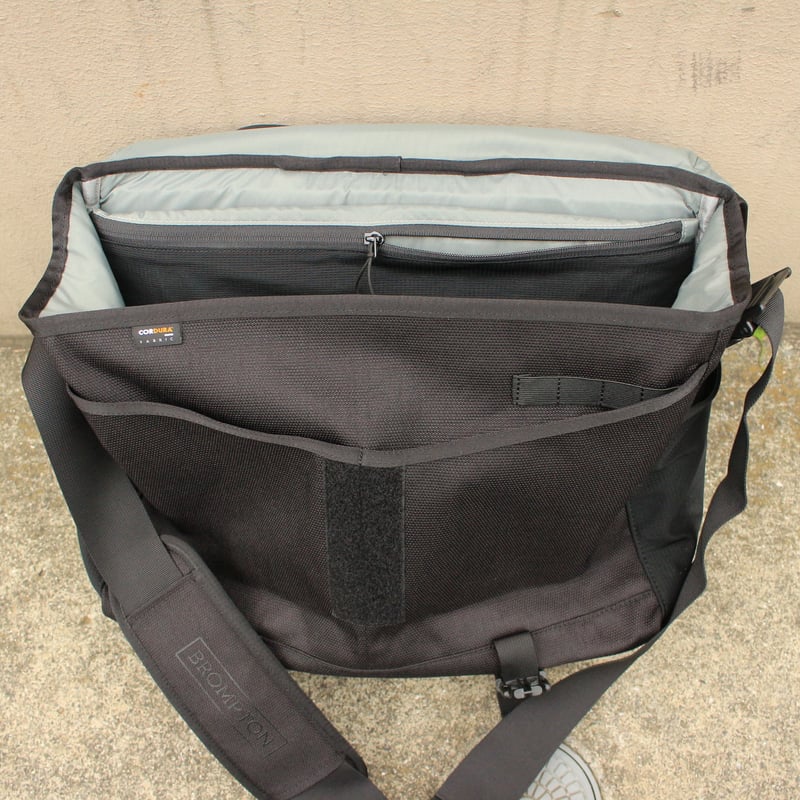 BROMPTON Messenger Bag 23L［Black］ | WADACYCLE o