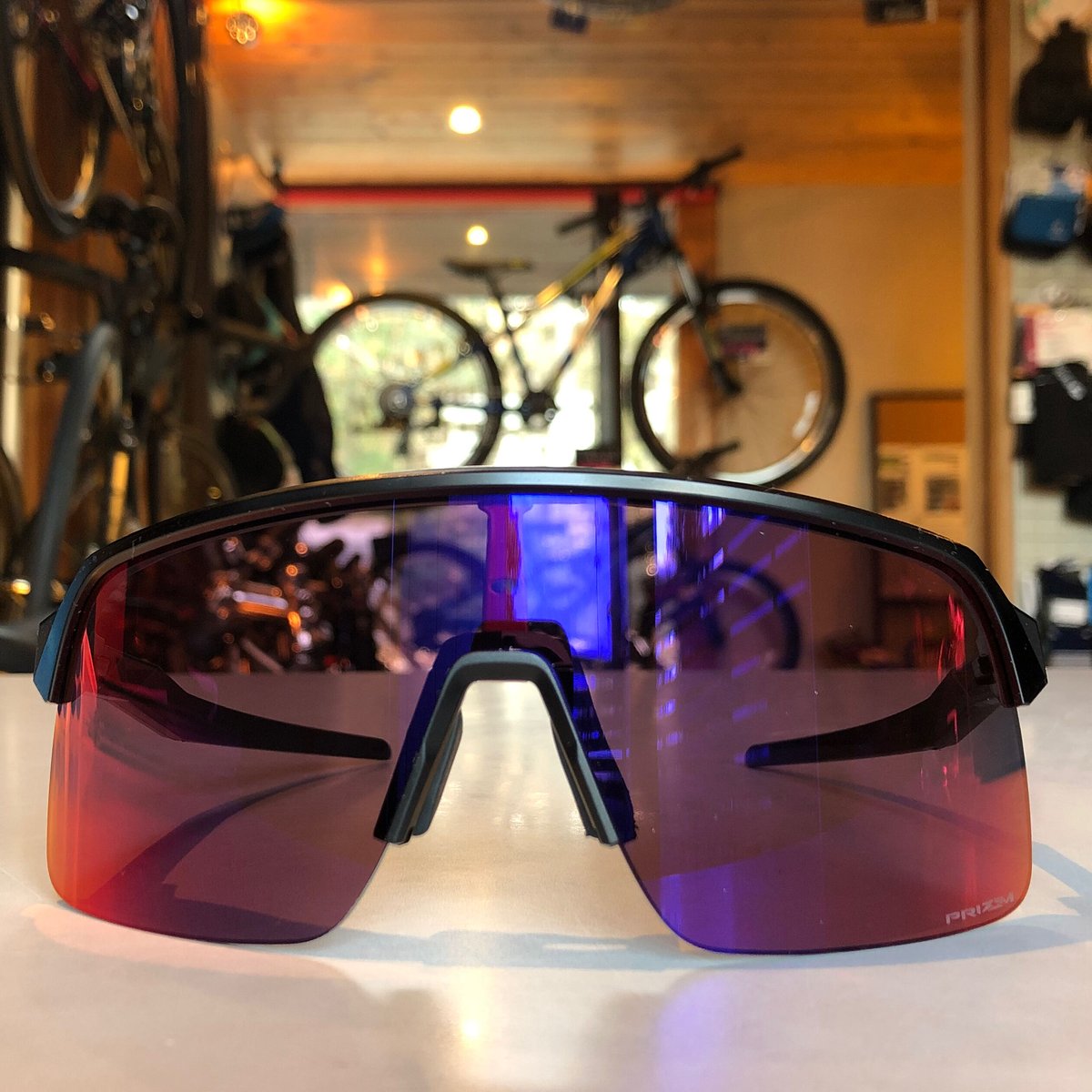 OAKLEY SUTRO LITE MATTE BLACK/PRIZMM ROAD | GRIDE