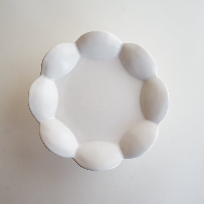 安藤雅信】オランダ輪花皿 S 高坏（乳白艶釉） | ギャルリ百草 online