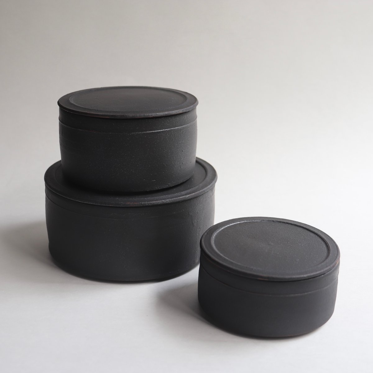 小野 俊 黒鉄釉 筒型蓋物 S/M/L | savi no niwa