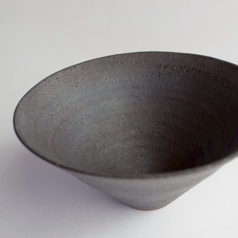 二階堂明弘 no.20 錆器三角碗 | eatrip soil