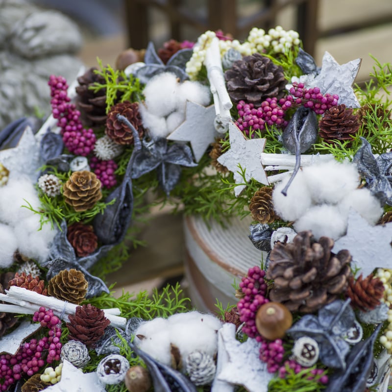 雪降る森の中のクリスマスリース (30cm) | 【公式】Michika Flower Des