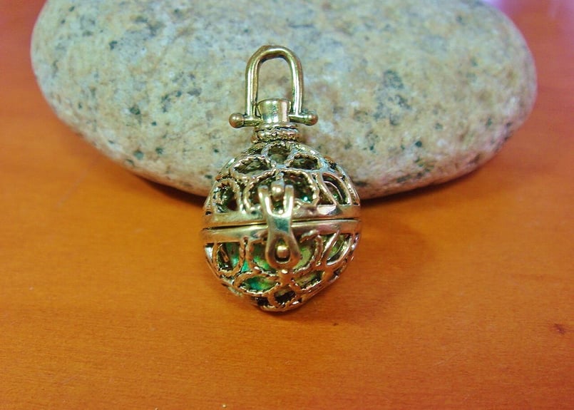 コンゴ産 バンデンブランデアイト ペンダントトップ ラジウム鉱石