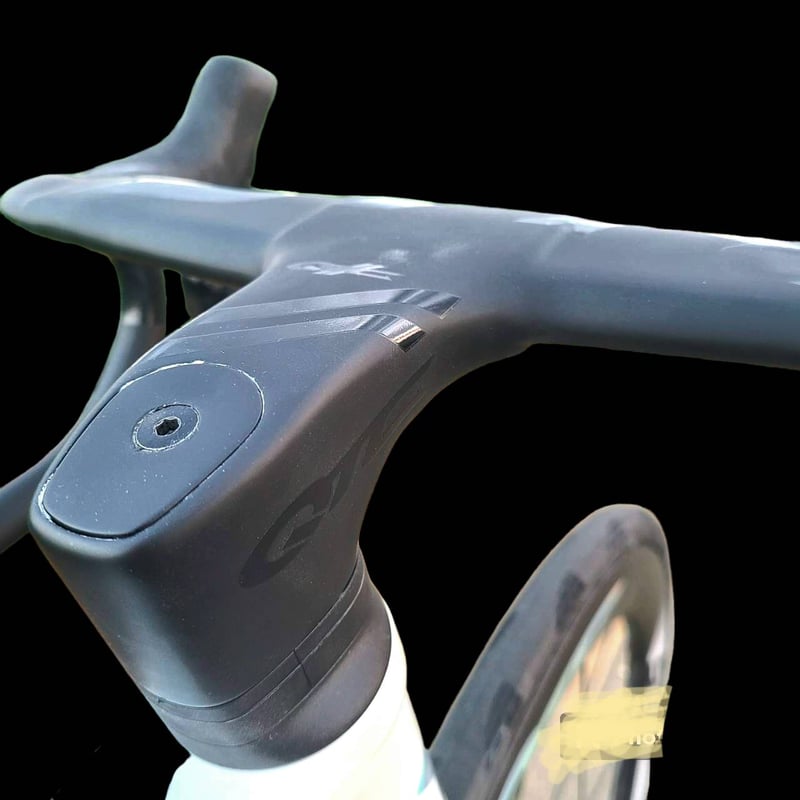 新品Guerciotti🇮🇹カーボンエアロハンドル ディスクロードバイク用